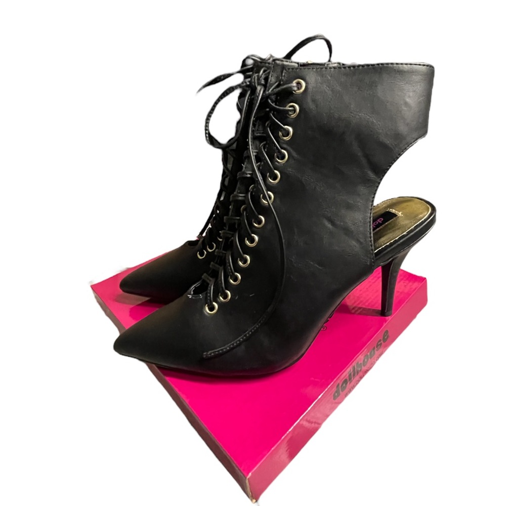 DOLLHOUSE sz 10 Lace-Up Heels NEW